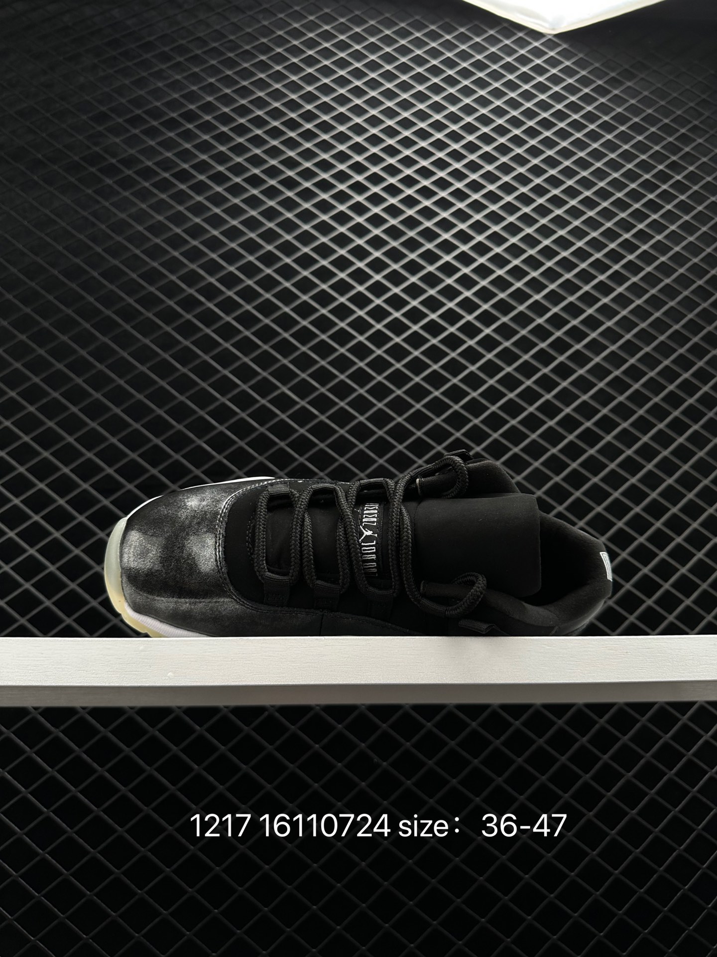 Air Jordan 11 Retro Low 